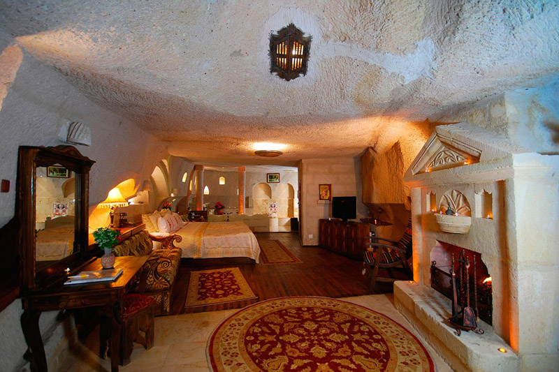 hotel en cuevas que fueron cavadas en roca volcánica