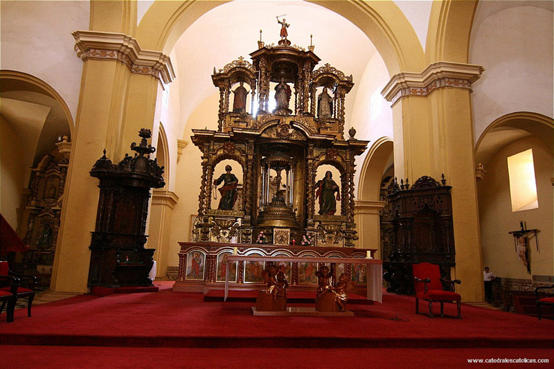 Museo Catedralicio  Ubicado dentro de la catedral de Trujillo