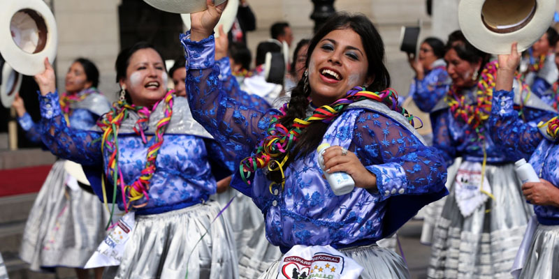 130 comparsas desfilarán por calles y plazas en Carnaval Ayacuchano