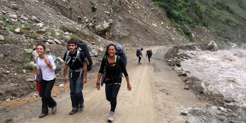Se improvisa vía alterna de acceso a Macchu Picchu tras colapso de puente