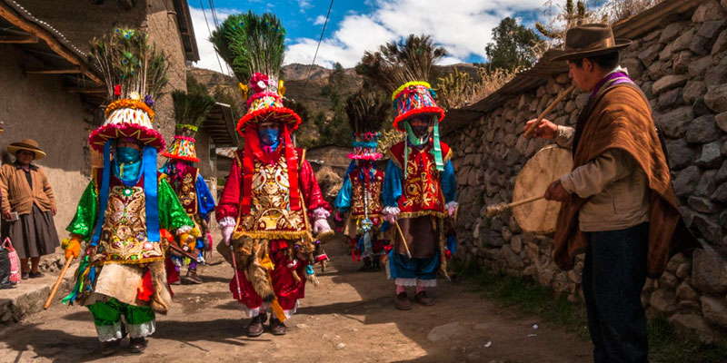 atractivos-turísticos-de-Ancash-Folklore-en-Huaraz