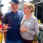 Orientadores bilingües atienden a turistas en Metropolitano