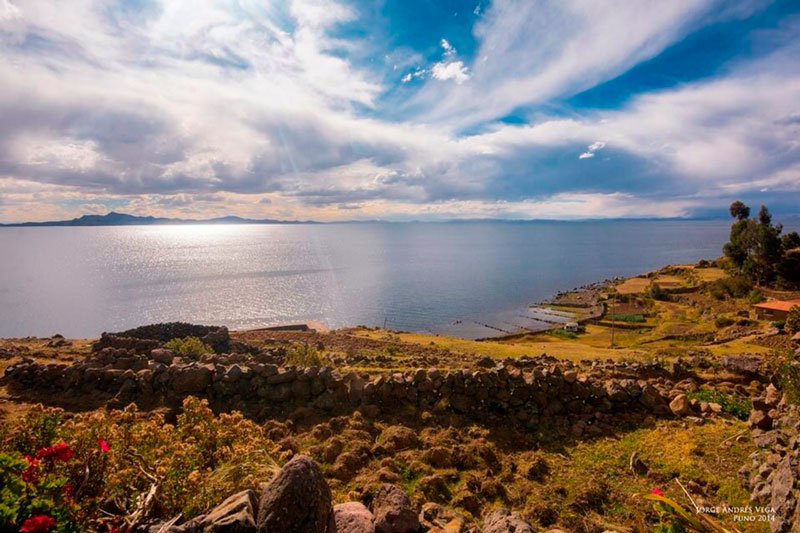 isla peruana del lado titica es elegida una de las mas bellas del mundo