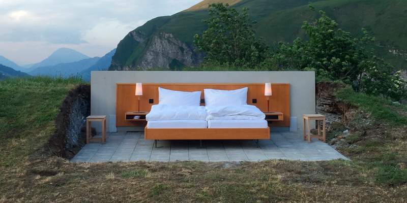 Conoce el hotel que no tiene techo ni paredes en los Alpes suizos