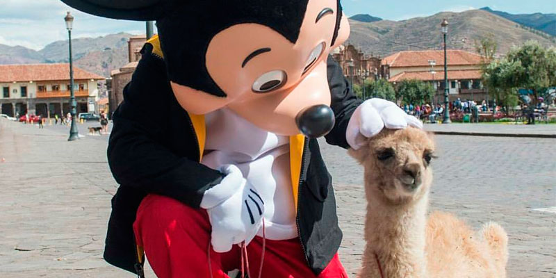 Mickey Mouse celebró su cumpleaños número 88 en Cusco
