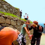 Turistas realizan divertido "mannequin challenge" en Machu Picchu