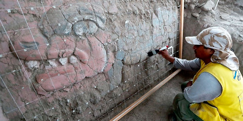 Lima: Descubren frisos de 3,500 años similares a Chavín de Huántar