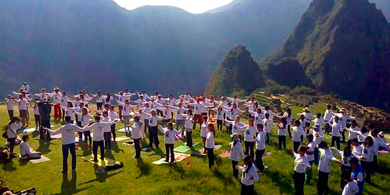 Machu Picchu fue escenario del Día Internacional del Yoga 2017