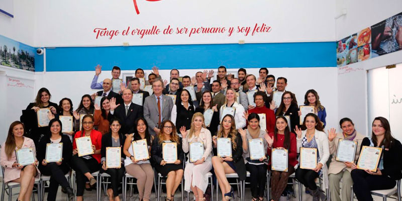 Entregan títulos de nacionalidad peruana a 39 ciudadanos extranjeros