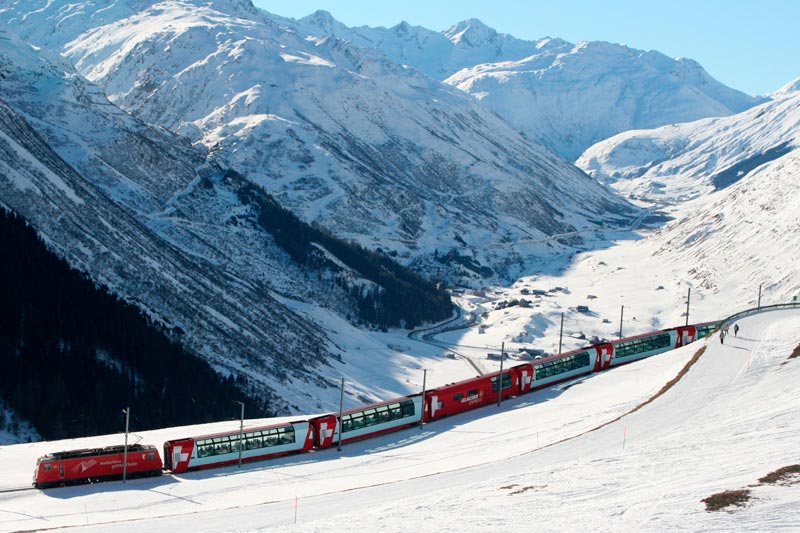 Glacier Express tren que recorre el corazón de los Alpes suizos