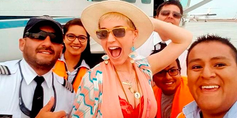Katy Perry aprovecha su estadía en Perú para hacer turismo en Ica