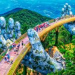 Vietnam inaugura puente que es sostenido por manos gigantes